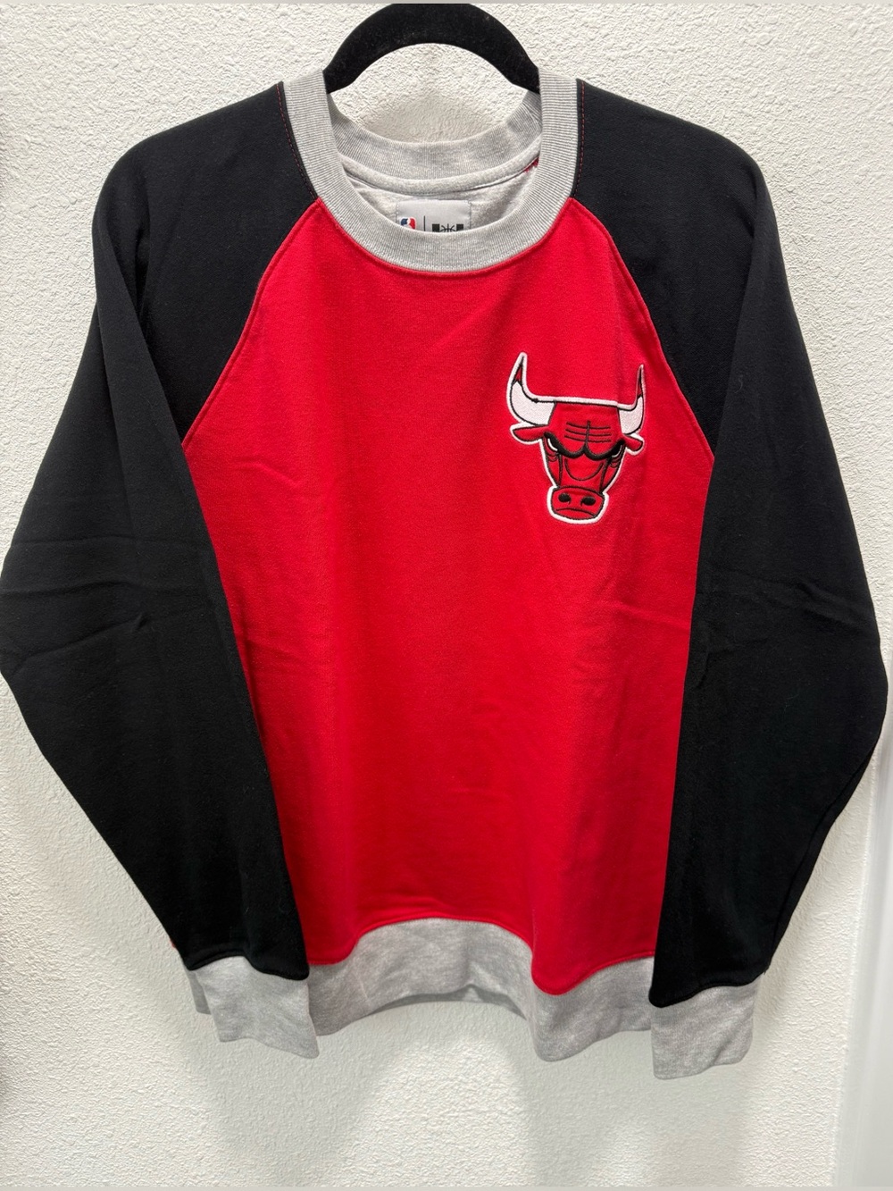 NBA U Chicago Bulls Men's Black/Red Long Sleeve Sweater Sz(XL)